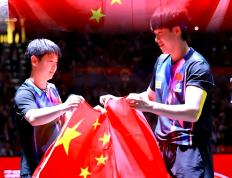 IM体育在线注册-乒乓球选手团体夺冠，壮志激情赢得胜利