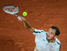 IM体育在线注册-关于德国网球队血洗美国网球队，西西帕斯完成帽子戏法的信息