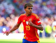 IM体育-西班牙完胜巴西，福登关键制胜的简单介绍