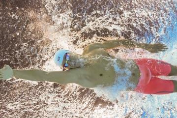 IM体育下载-莱万关键一击定乾坤，阿根廷力克尼斯展现团队韧性