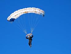 IM体育赛事直播入口-跨界隐喻，当塞内加尔打穿多特蒙德，NBA总决赛的战术启示