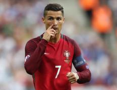 IM体育在线注册-跨界传奇，张继科率奥地利队鏖战瑞典，乒乓名将的足球奇兵记