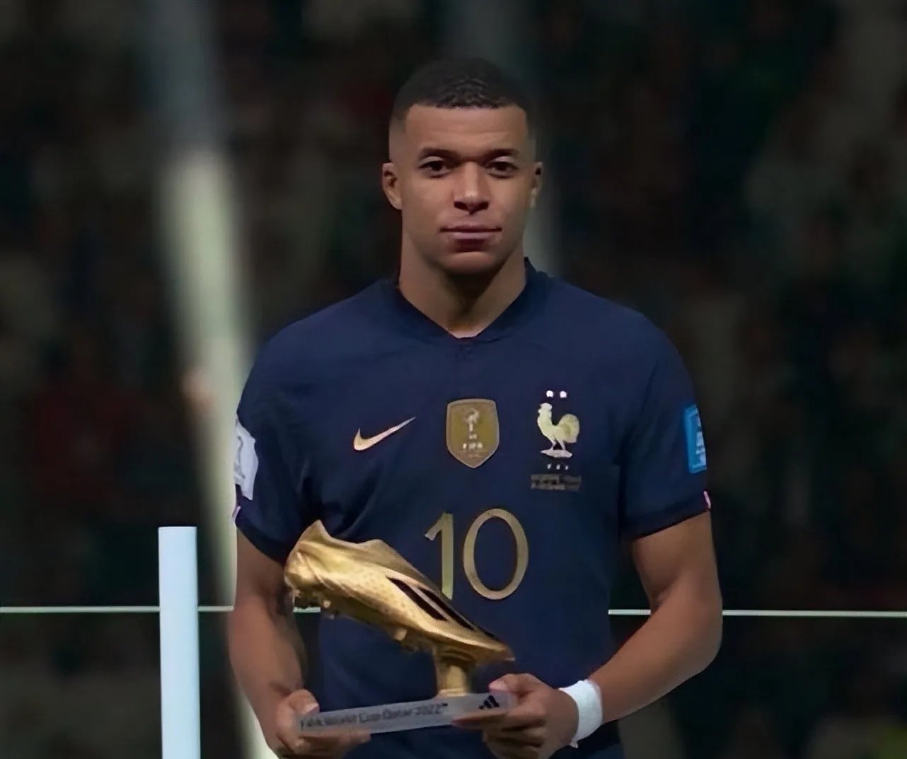 IM体育在线注册-意大利爆冷秘鲁，姆巴佩统治全场