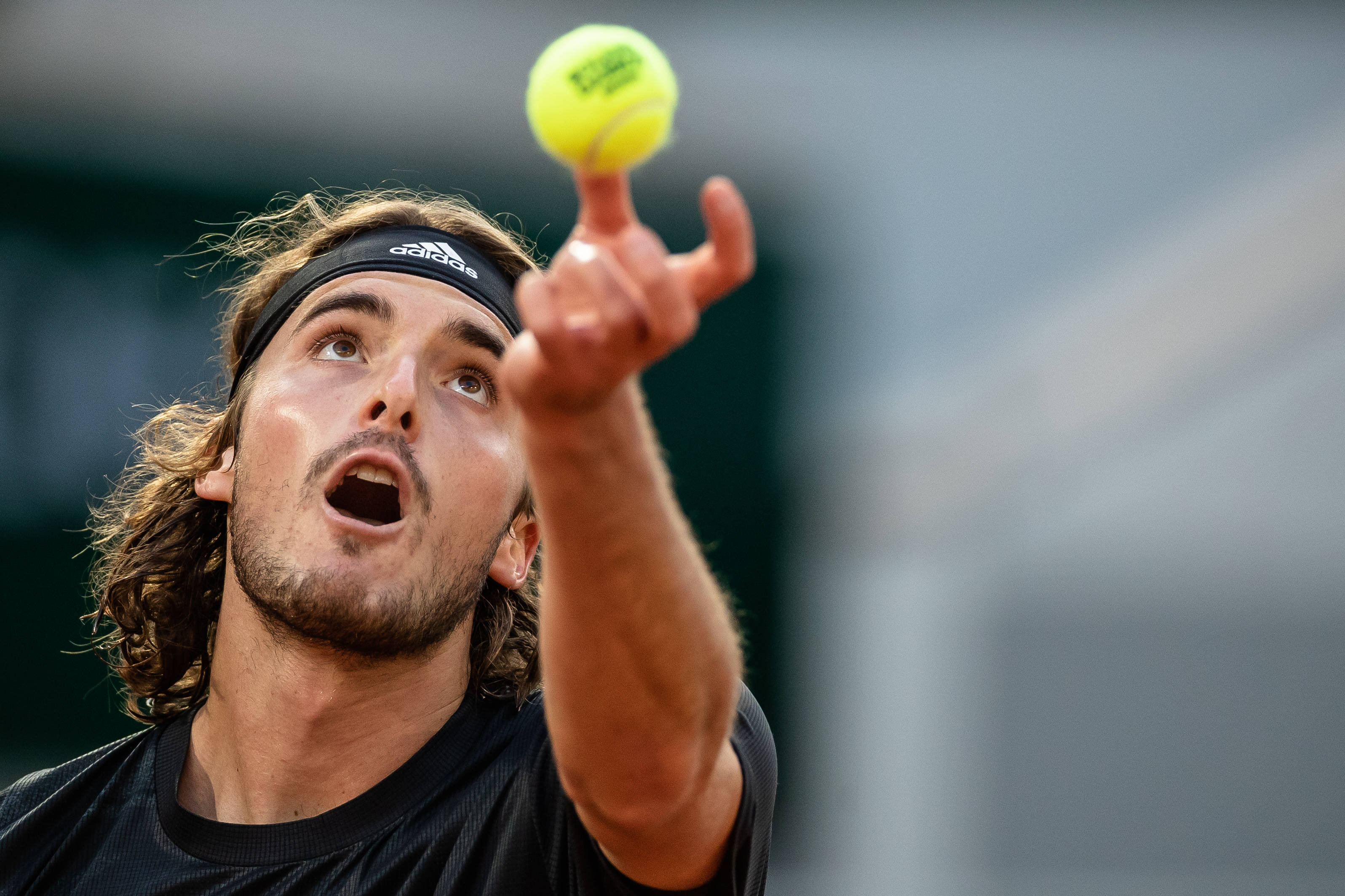 IM体育在线注册-美国网球队绝地反击法国网球队，西西帕斯爆发神勇的简单介绍