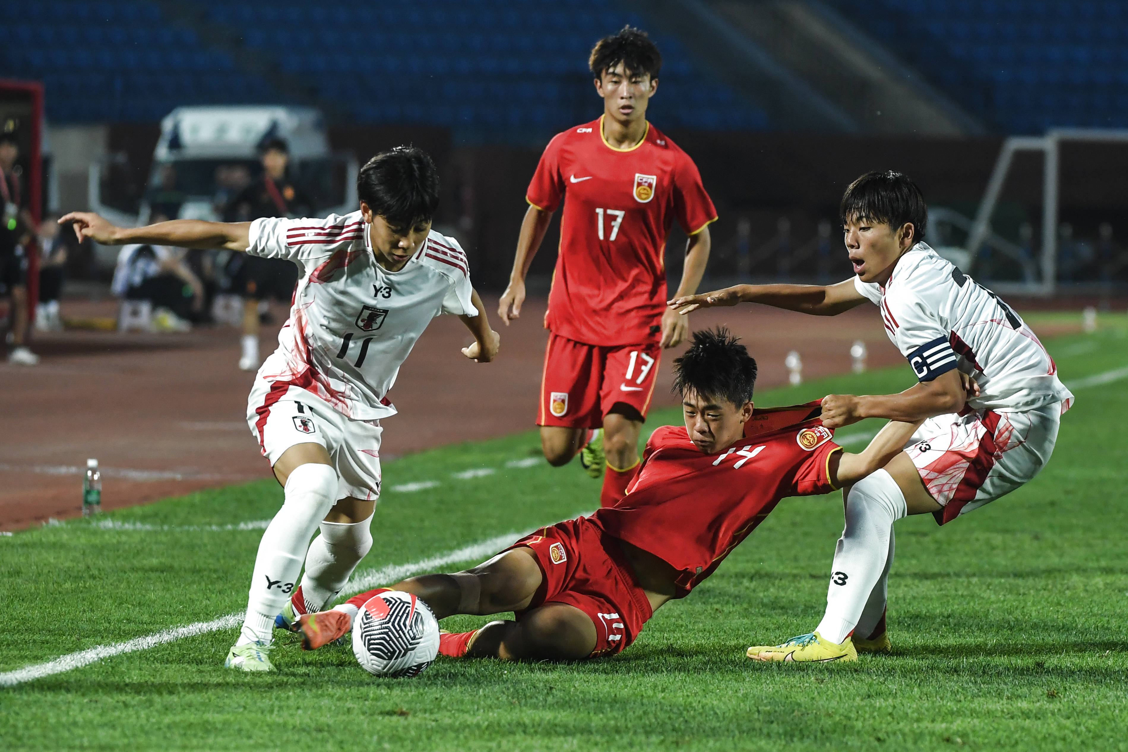 IM体育官方网-国际足球舞台上，各路豪强强强碰撞的简单介绍