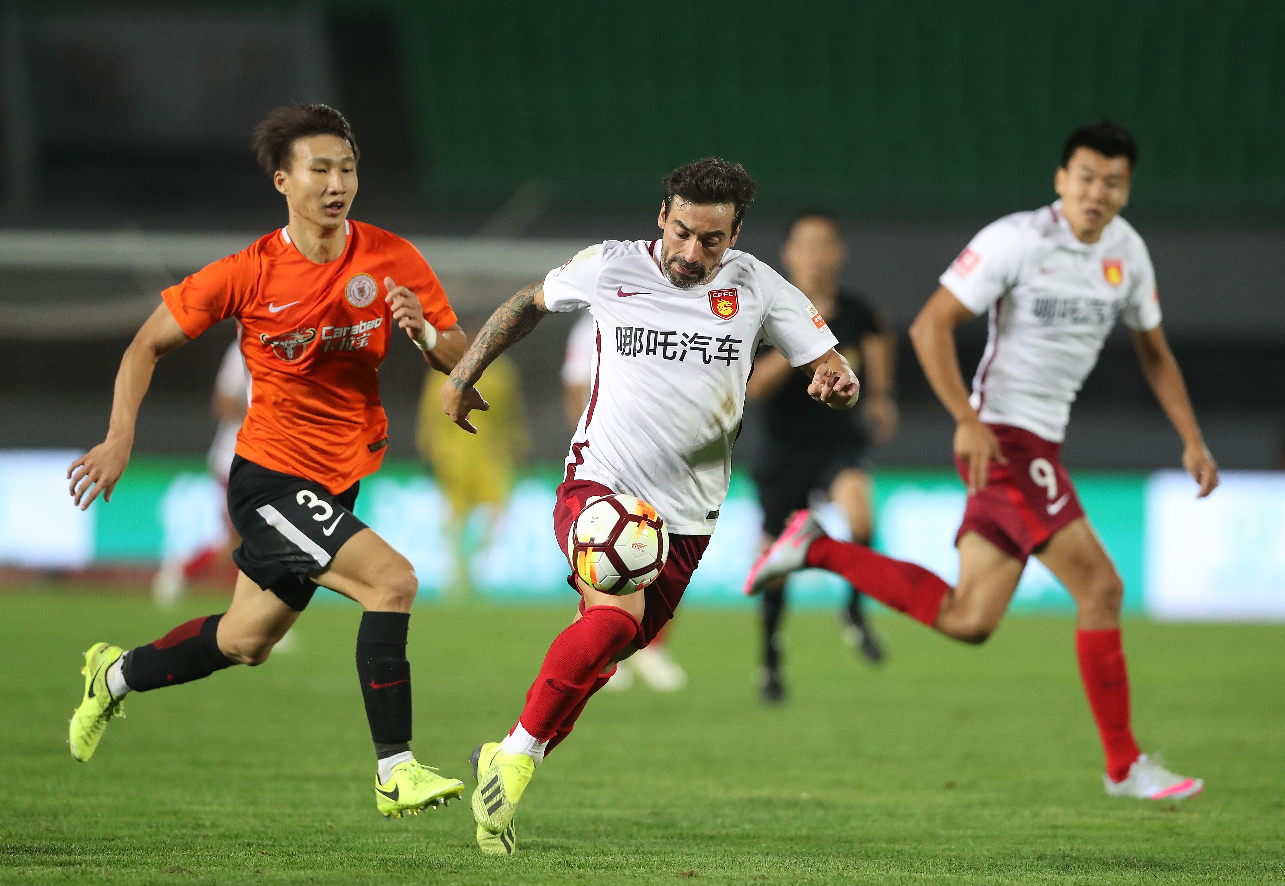 IM体育官网入口-广州恒大客场击败河北华夏幸福，领跑中超