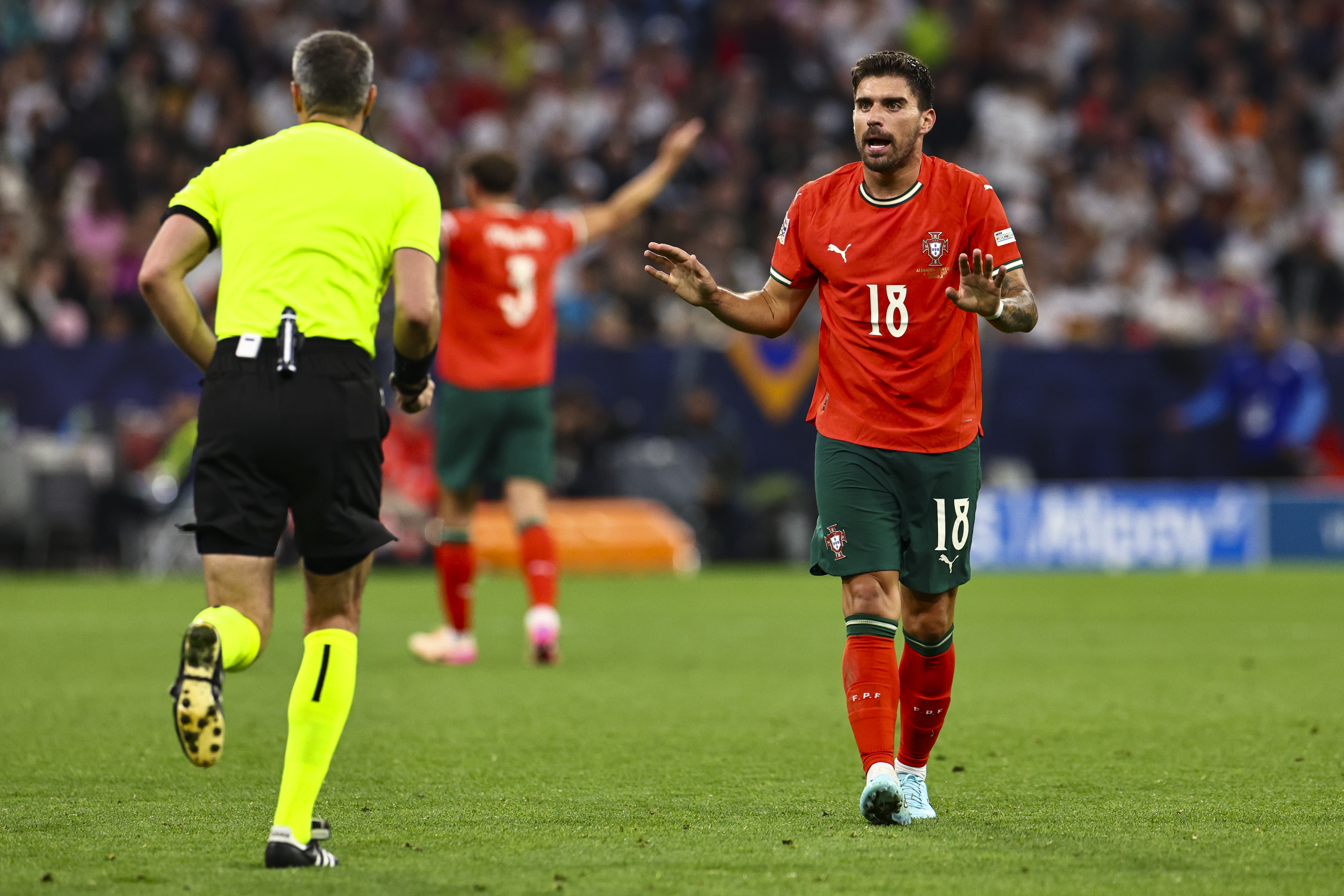 IM体育社区互动入口-包含葡萄牙势不可挡！成功晋级欧国联半决赛的词条