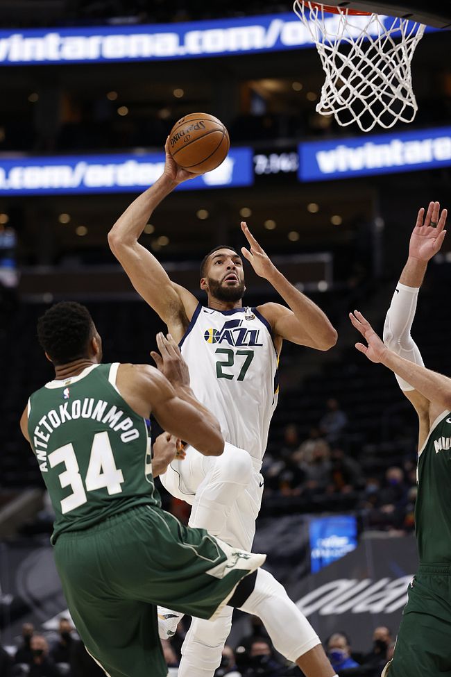 IM体育在线注册-关于爵士主场大胜雄鹿燃烧激情，戈贝尔连胜胜利之星的信息