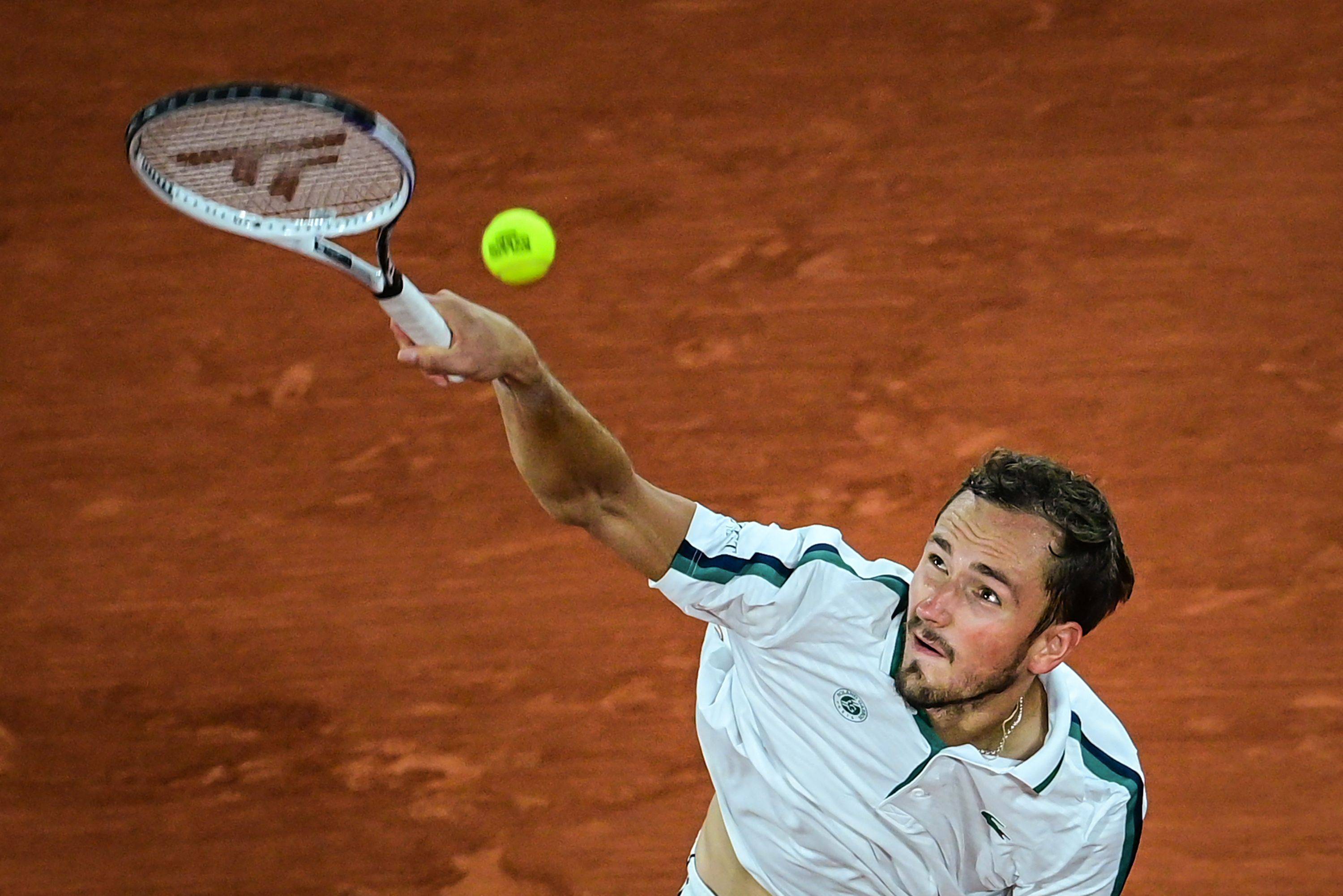 IM体育在线注册-关于德国网球队血洗美国网球队，西西帕斯完成帽子戏法的信息