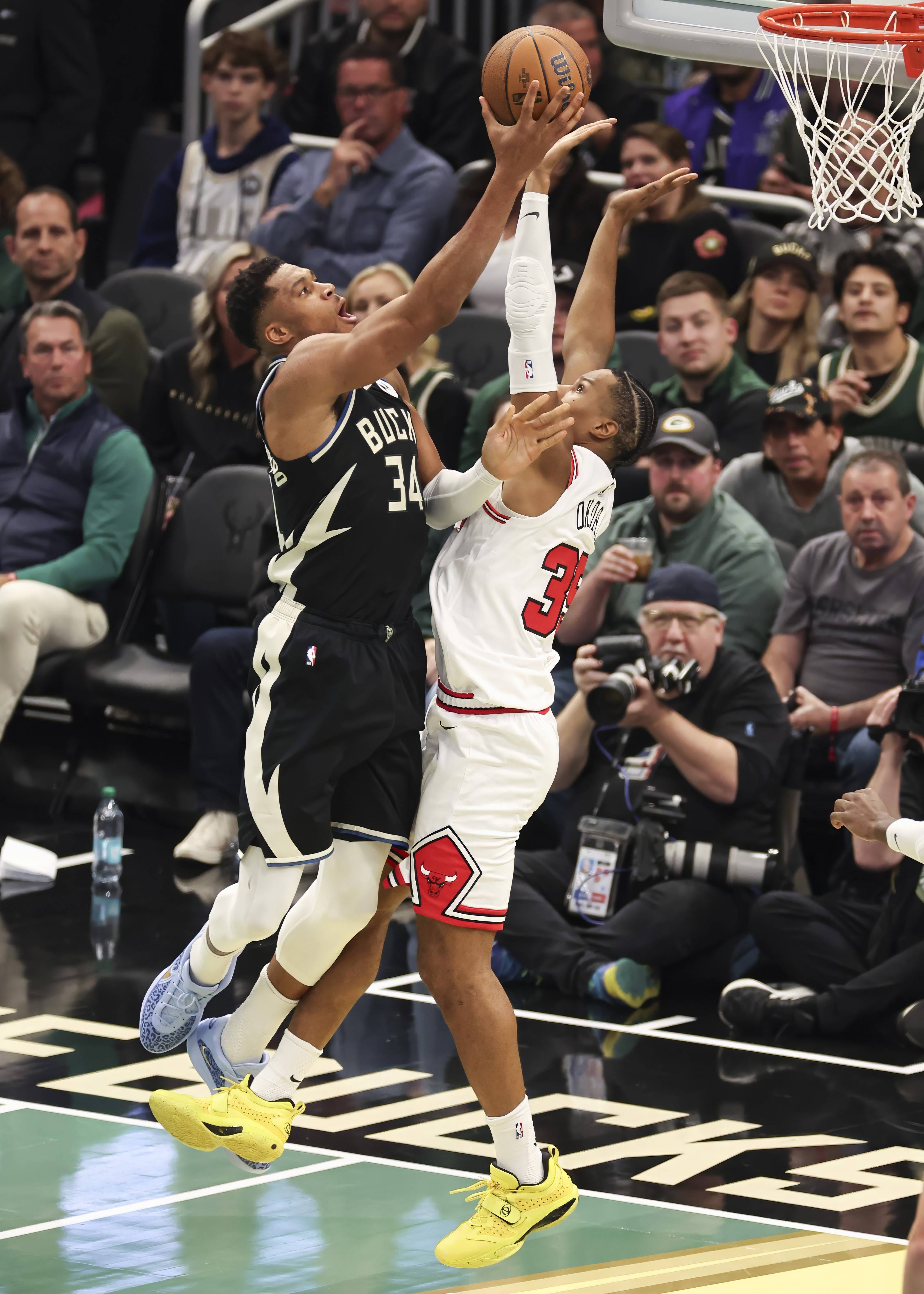 IM体育App下载-雄鹿完胜鹈鹕，莫兰特刷新纪录