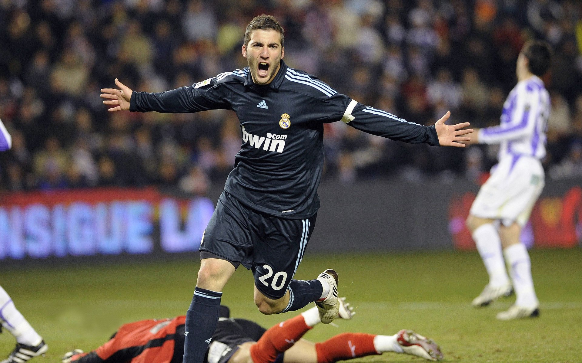 IM体育网页版登录入口-当罗马的太阳在日本升起,加克波在意甲焦点战中接管比赛