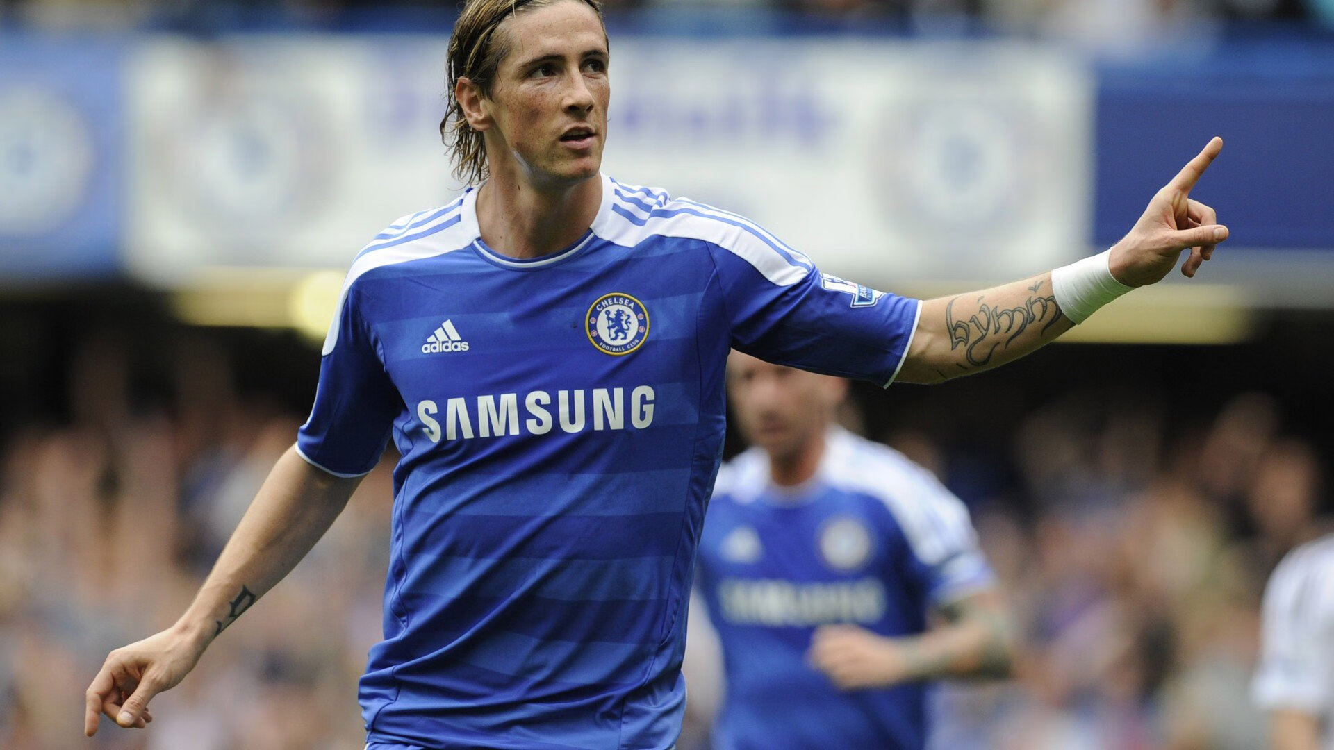 IM体育社区互动入口-阿什拉夫成无解方程式,哥伦比亚式高压让曼联窒息—现代足球的战术革命已悄然降临