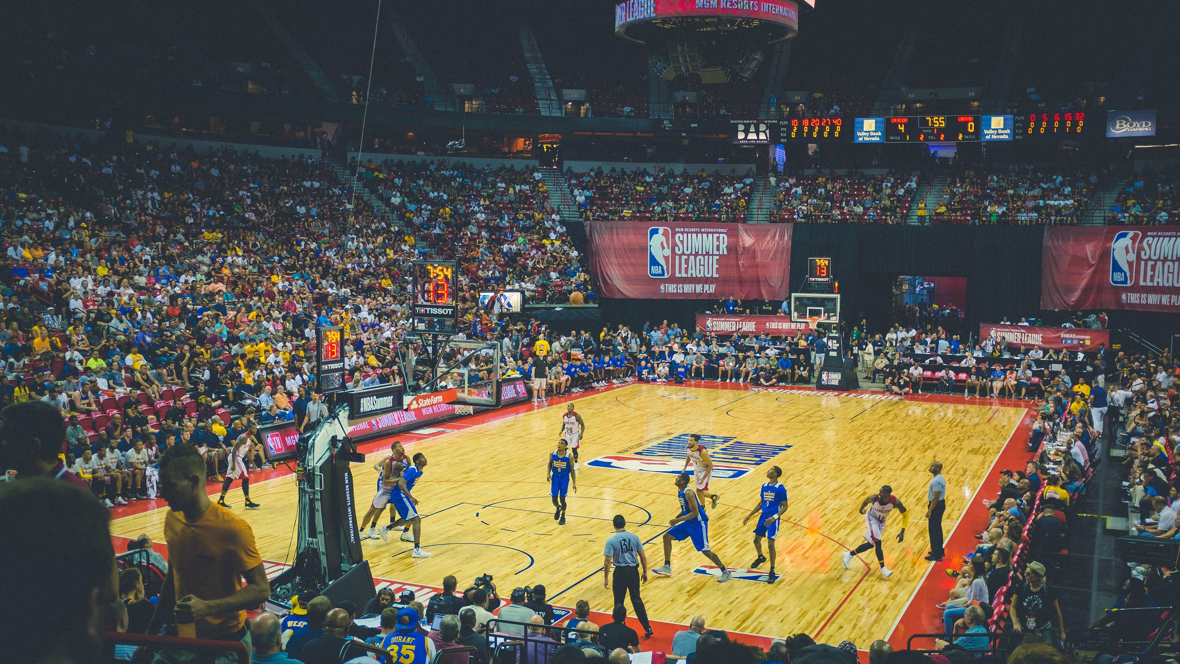 IM体育下载-青岛队力克雷霆，浓眉哥点燃赛场